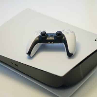 PS5 Konsole mit Controller